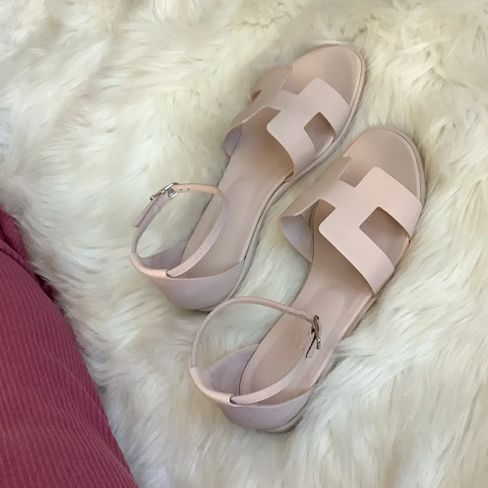 Hermes Santorini Light Pink Sandals - Picture 7 of 7